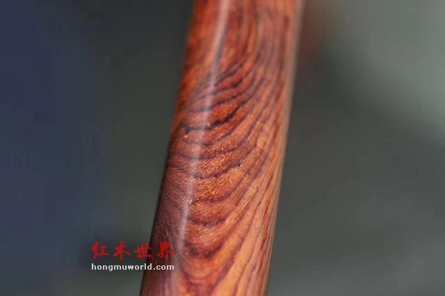 谁说高仿就不值钱的，它是海南黄花梨的替代木材，堪称价值不菲！-10