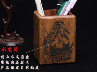 花梨木方笔筒 雕刻中国水墨山水画红木笔筒