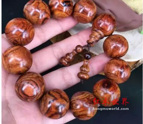 黄花梨手串如何盘玩 盘玩时要注意什么？-3