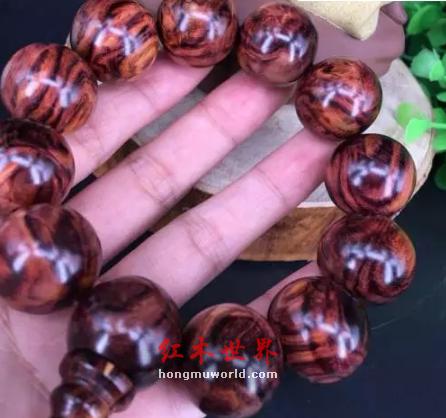 黄花梨手串如何盘玩 盘玩时要注意什么？-2