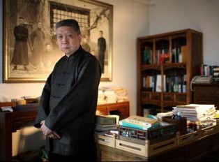 把钱存进银行赚利息，不如收藏红木家具
