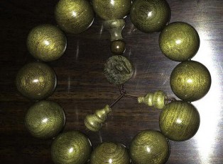 金丝楠木手串的保养和盘玩方法