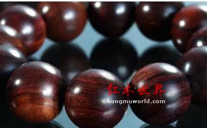 黄花梨手串正确的盘玩方法：这样盘玩起来就妥当，不怕出错！-1