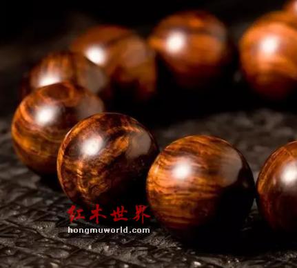 黄花梨手串正确的盘玩方法：这样盘玩起来就妥当，不怕出错！-4