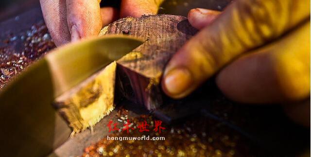 海南黄花梨手串的对眼纹形成的原因-2