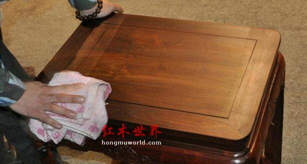 红木家具保养中核桃油和蜂蜡的使用方法-3