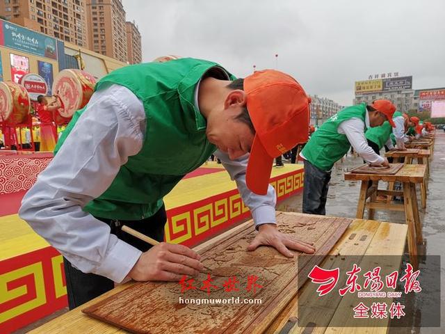 2019中国·花园红木家具展销会拉开帷幕-10
