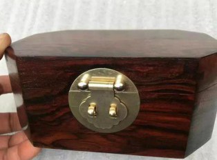 如何识别红酸枝和大红酸枝？红酸枝和大红酸枝有何区别